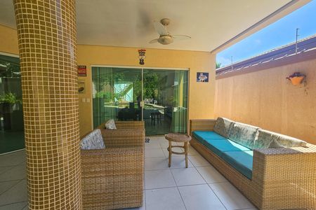 Casa de condomínio para alugar com 450m², 4 quartos e 4 vagas