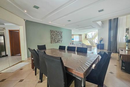 Casa de condomínio para alugar com 450m², 4 quartos e 4 vagas