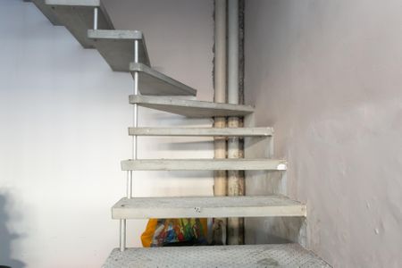 Casa para alugar com 90m², 2 quartos e 1 vaga Casa para alugar com 90m², 2 quartos e 1 vagaEscada - Entrada