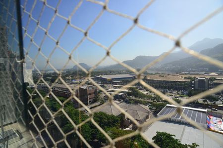 Apartamento à venda com 83m², 3 quartos e 1 vaga Apartamento à venda com 83m², 3 quartos e 1 vagaVaranda