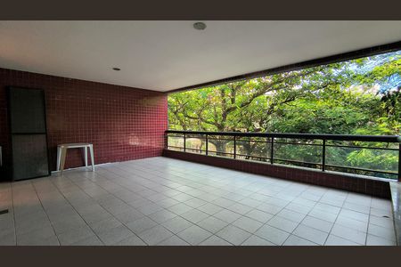 Apartamento para alugar com 110m², 2 quartos e 2 vagas Apartamento para alugar com 110m², 2 quartos e 2 vagasVaranda