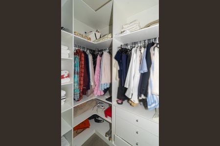 Apartamento para alugar com 76m², 1 quarto e 2 vagas Apartamento para alugar com 76m², 1 quarto e 2 vagasCloset da Suíte