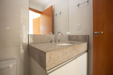 Banheiro da Suíte de apartamento para alugar com 1 quarto, 38m² em Shcgn 703, Brasília