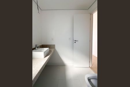 Apartamento à venda com 137m², 3 quartos e 3 vagasBanheiro da Suíte 1