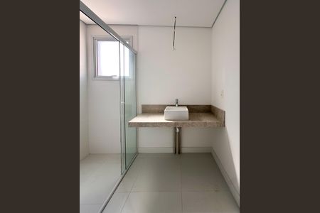 Apartamento à venda com 137m², 3 quartos e 3 vagasBanheiro da Suíte 1