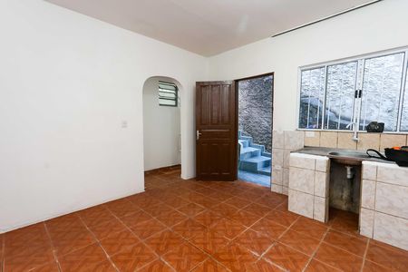 Casa para alugar com 70m², 2 quartos e 2 vagassala - cozinha
