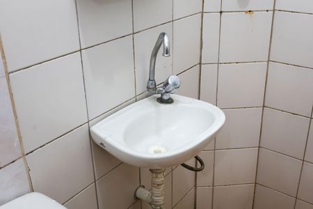 Casa para alugar com 70m², 2 quartos e 2 vagasBanheiro