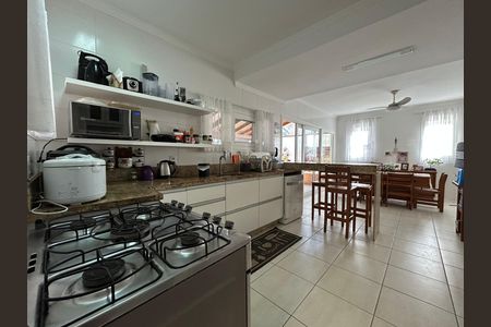 Casa de condomínio para alugar com 284m², 4 quartos e 3 vagas Casa de condomínio para alugar com 284m², 4 quartos e 3 vagasCozinha