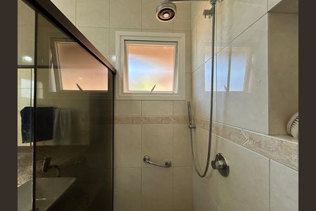 Casa de condomínio para alugar com 284m², 4 quartos e 3 vagas Casa de condomínio para alugar com 284m², 4 quartos e 3 vagasBanheiro suíte