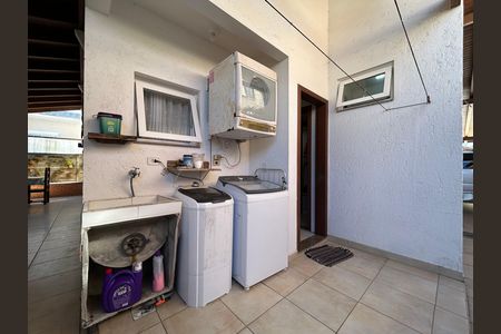 Casa de condomínio para alugar com 284m², 4 quartos e 3 vagas Casa de condomínio para alugar com 284m², 4 quartos e 3 vagasÁrea de Serviço