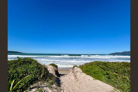Casa de condomínio para alugar com 284m², 4 quartos e 3 vagas Casa de condomínio para alugar com 284m², 4 quartos e 3 vagasEntrada privativa Praia