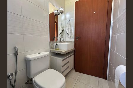 Casa de condomínio para alugar com 284m², 4 quartos e 3 vagas Casa de condomínio para alugar com 284m², 4 quartos e 3 vagasBanheiro