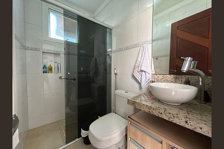 Casa de condomínio para alugar com 284m², 4 quartos e 3 vagas Casa de condomínio para alugar com 284m², 4 quartos e 3 vagasBanheiro área de serviço