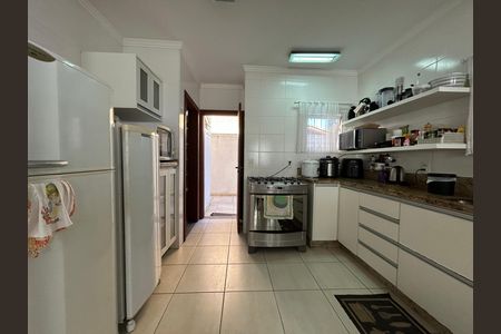 Casa de condomínio para alugar com 284m², 4 quartos e 3 vagas Casa de condomínio para alugar com 284m², 4 quartos e 3 vagasCozinha