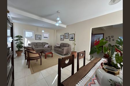 Casa de condomínio para alugar com 284m², 4 quartos e 3 vagas Casa de condomínio para alugar com 284m², 4 quartos e 3 vagasSala