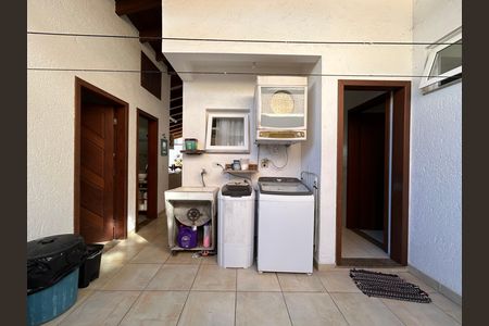 Casa de condomínio para alugar com 284m², 4 quartos e 3 vagas Casa de condomínio para alugar com 284m², 4 quartos e 3 vagasÁrea de Serviço