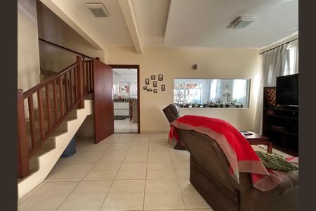 Casa de condomínio para alugar com 284m², 4 quartos e 3 vagas Casa de condomínio para alugar com 284m², 4 quartos e 3 vagasSala