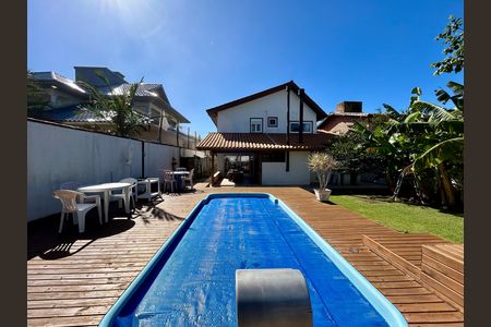 Casa de condomínio para alugar com 284m², 4 quartos e 3 vagas Casa de condomínio para alugar com 284m², 4 quartos e 3 vagasPiscina