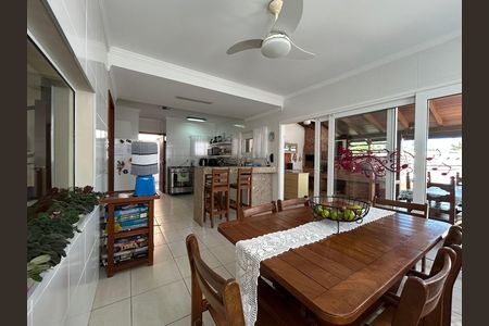 Casa de condomínio para alugar com 284m², 4 quartos e 3 vagas Casa de condomínio para alugar com 284m², 4 quartos e 3 vagasCozinha