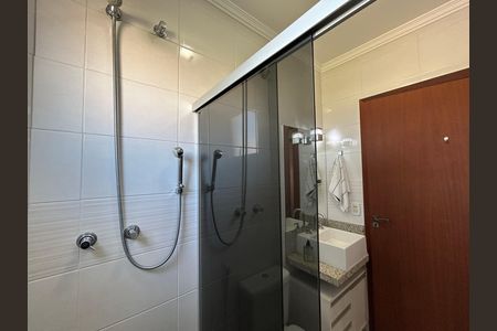Casa de condomínio para alugar com 284m², 4 quartos e 3 vagas Casa de condomínio para alugar com 284m², 4 quartos e 3 vagasBanheiro