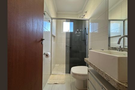 Casa de condomínio para alugar com 284m², 4 quartos e 3 vagas Casa de condomínio para alugar com 284m², 4 quartos e 3 vagasBanheiro