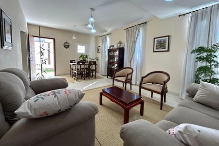 Casa de condomínio para alugar com 284m², 4 quartos e 3 vagas Casa de condomínio para alugar com 284m², 4 quartos e 3 vagasSala