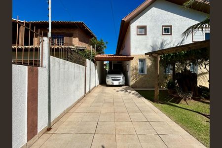 Casa de condomínio para alugar com 284m², 4 quartos e 3 vagas Casa de condomínio para alugar com 284m², 4 quartos e 3 vagasGaragem