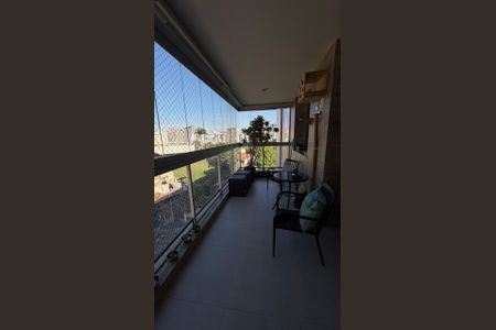 Apartamento à venda com 80m², 2 quartos e 1 vaga Apartamento à venda com 80m², 2 quartos e 1 vagaVaranda