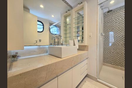Apartamento para alugar com 50m², 1 quarto e 1 vaga Apartamento para alugar com 50m², 1 quarto e 1 vagaBanheiro da Suíte