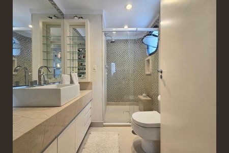 Apartamento para alugar com 50m², 1 quarto e 1 vaga Apartamento para alugar com 50m², 1 quarto e 1 vagaBanheiro da Suíte