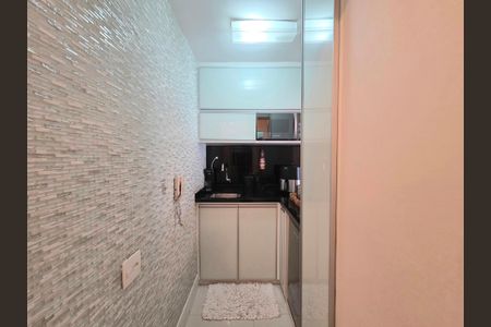 Cozinha de apartamento para alugar com 1 quarto, 50m² em Itaim Bibi, São Paulo