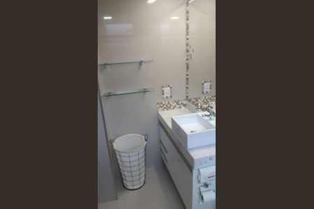 Apartamento à venda com 100m², 3 quartos e 2 vagas Apartamento à venda com 100m², 3 quartos e 2 vagasBanheiro
