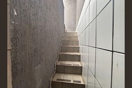 Casa para alugar com 120m², 2 quartos e 3 vagasEscada