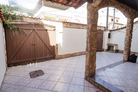 Casa para alugar com 200m², 3 quartos e 3 vagasQuintal