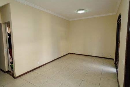 Casa para alugar com 200m², 3 quartos e 3 vagasSala