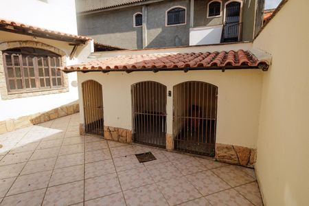 Casa para alugar com 200m², 3 quartos e 3 vagasQuintal