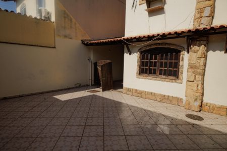 Casa para alugar com 200m², 3 quartos e 3 vagasQuintal