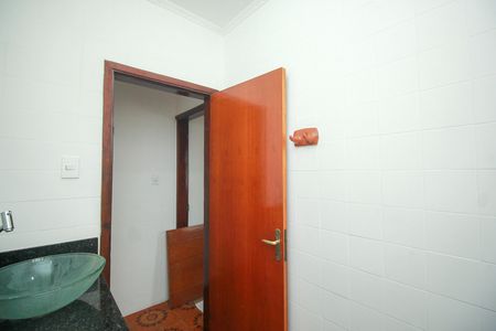 Casa para alugar com 90m², 2 quartos e 1 vaga Casa para alugar com 90m², 2 quartos e 1 vagaBanheiro Social
