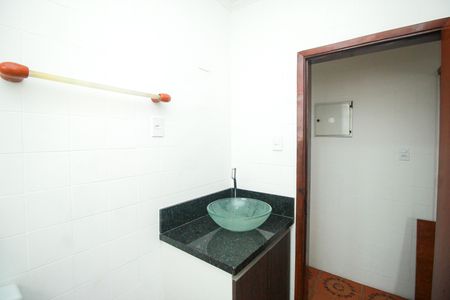 Casa para alugar com 90m², 2 quartos e 1 vaga Casa para alugar com 90m², 2 quartos e 1 vagaBanheiro Social
