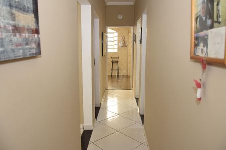 Casa para alugar com 100m², 3 quartos e 2 vagasCorredor 1
