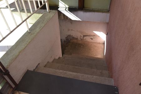 Casa para alugar com 100m², 3 quartos e 2 vagasEscada