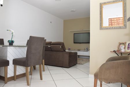 Casa para alugar com 100m², 3 quartos e 2 vagasSala
