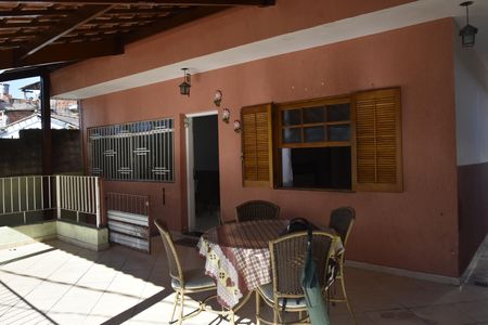 Casa para alugar com 100m², 3 quartos e 2 vagasVaranda