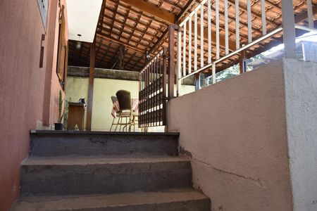 Casa para alugar com 100m², 3 quartos e 2 vagasEscada