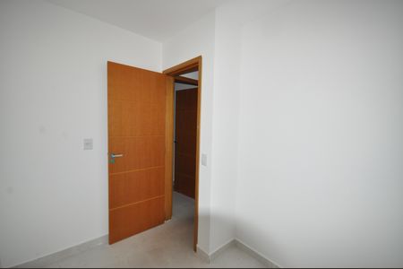 Quarto 2 de apartamento para alugar com 2 quartos, 38m² em Vila Isolina Mazzei, São Paulo