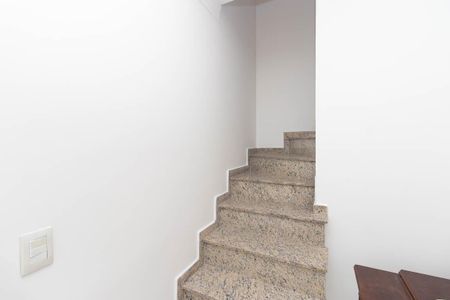 Casa de condomínio à venda com 80m², 3 quartos e 1 vaga Casa de condomínio à venda com 80m², 3 quartos e 1 vagaEscada