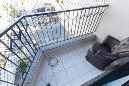 Apartamento à venda com 74m², 2 quartos e 1 vaga Apartamento à venda com 74m², 2 quartos e 1 vagaVaranda
