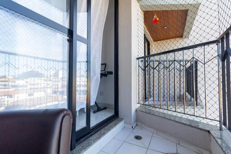 Apartamento à venda com 74m², 2 quartos e 1 vaga Apartamento à venda com 74m², 2 quartos e 1 vagaVaranda