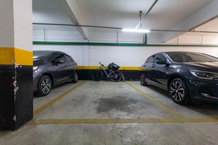 Apartamento à venda com 74m², 2 quartos e 1 vaga Apartamento à venda com 74m², 2 quartos e 1 vagaÁrea Comum - Garagem