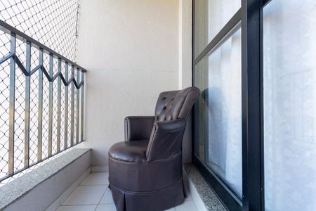 Apartamento à venda com 74m², 2 quartos e 1 vaga Apartamento à venda com 74m², 2 quartos e 1 vagaVaranda